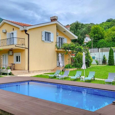Villa, Pool And Relax For 12 Persons Kuti Bagian luar foto